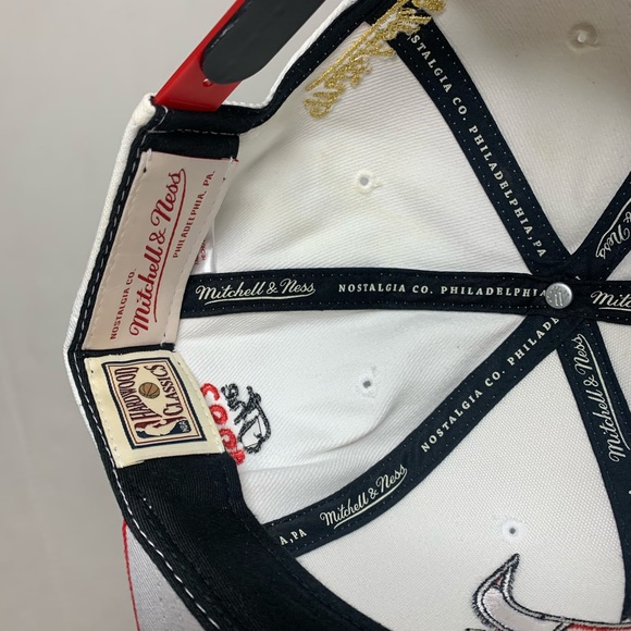 Mitchell & Ness Bulls shooting jersey & fitted - Picture 6 of 9